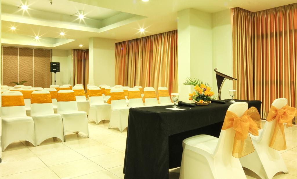 Valore Hotel Cimahi Exterior foto